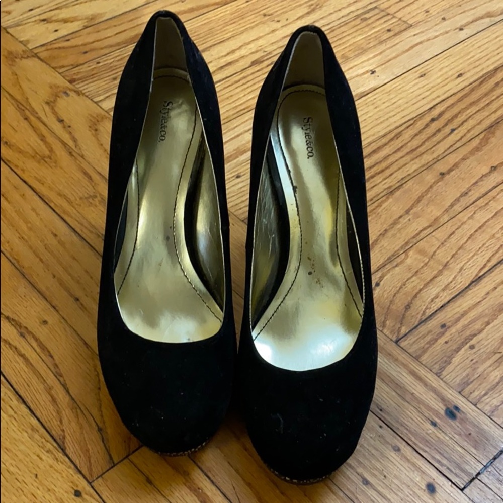 Black Suede pumps Size 10